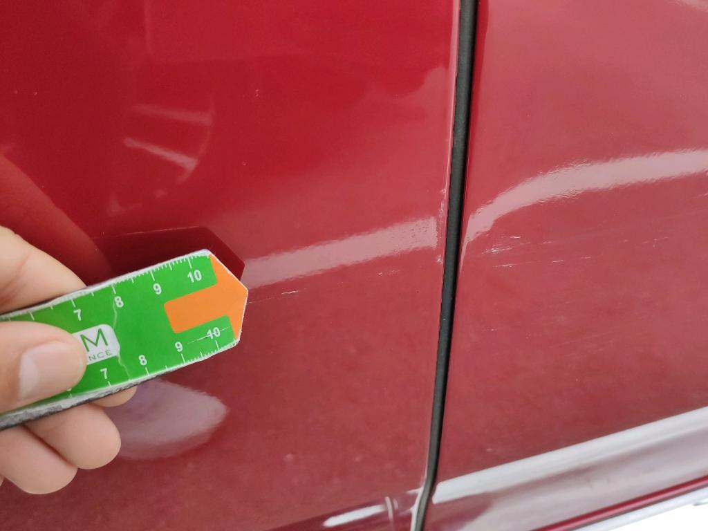 Daño en Puerta trasera derecha Arañazo ligero Arañazo ligero