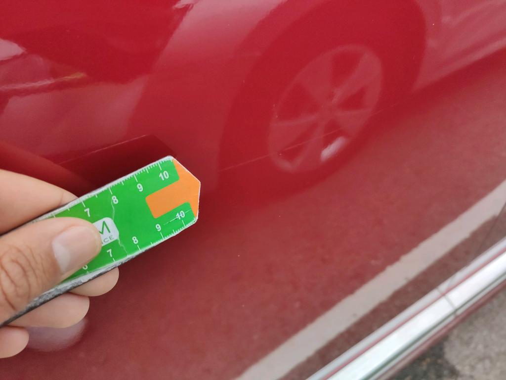 Daño en Puerta delantera izquierda Arañazo ligero Arañazo ligero
