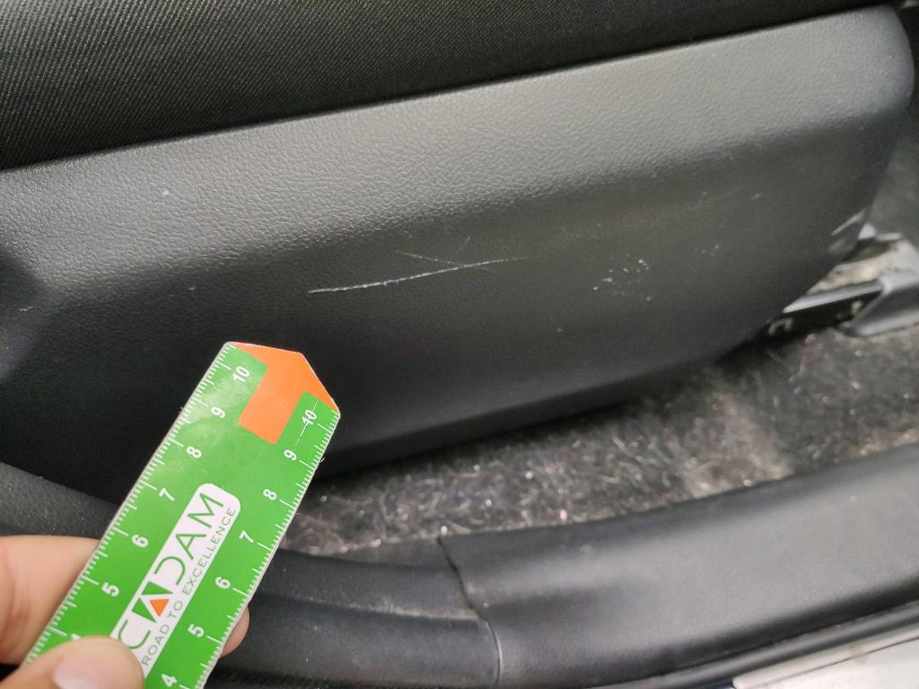Daño en Asiento pasajero Arañazo ligero Arañazo ligero