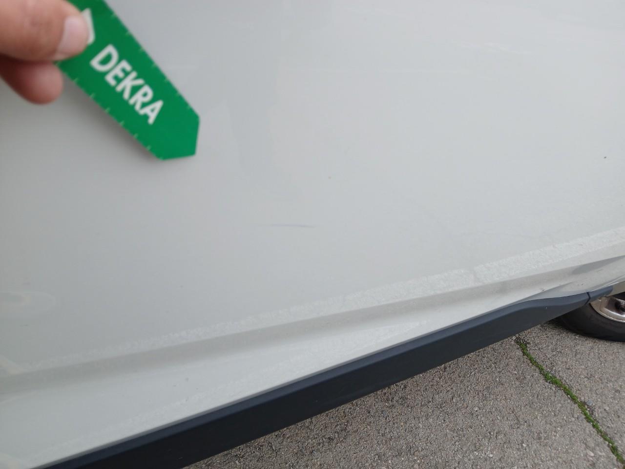 Daño en Puerta delantera derecha Golpe carrocería Golpe carrocería