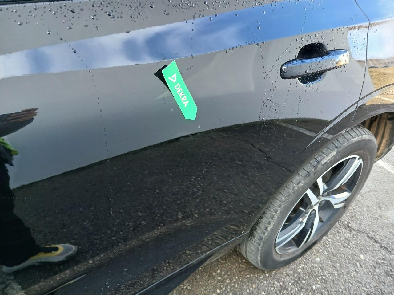 Daño en Puerta trasera izquierda Golpe carrocería Golpe carrocería