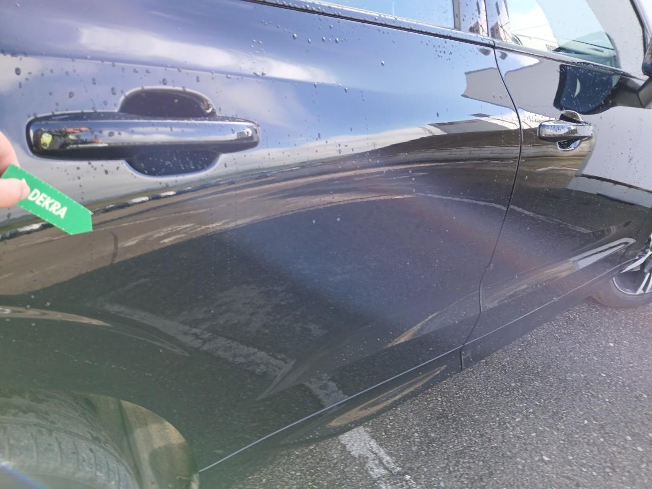 Daño en Puerta trasera derecha Golpe carrocería Golpe carrocería