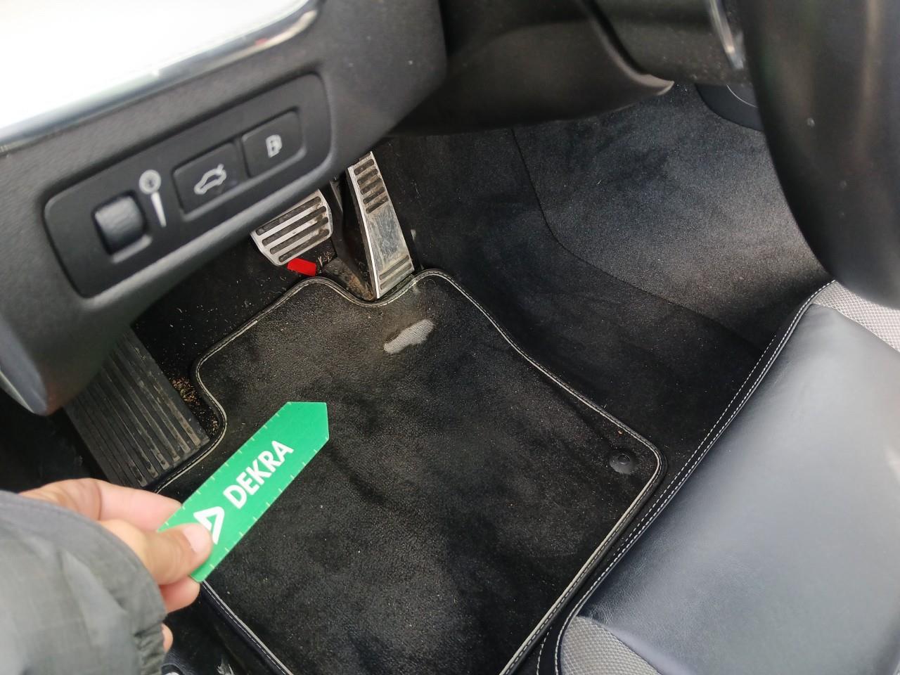 Daño en alfombra   Roto Roto