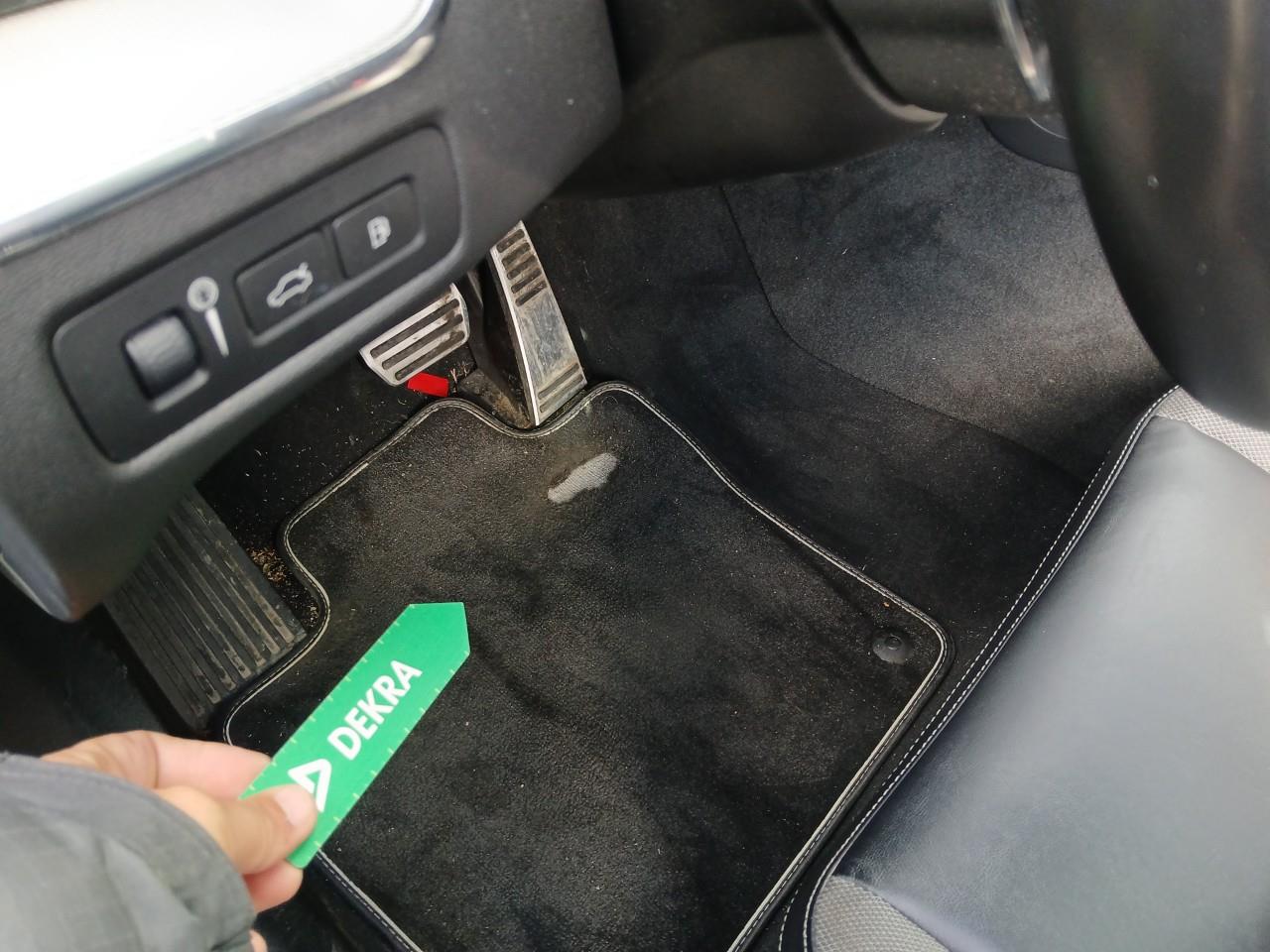 Daño en alfombra   Roto Roto