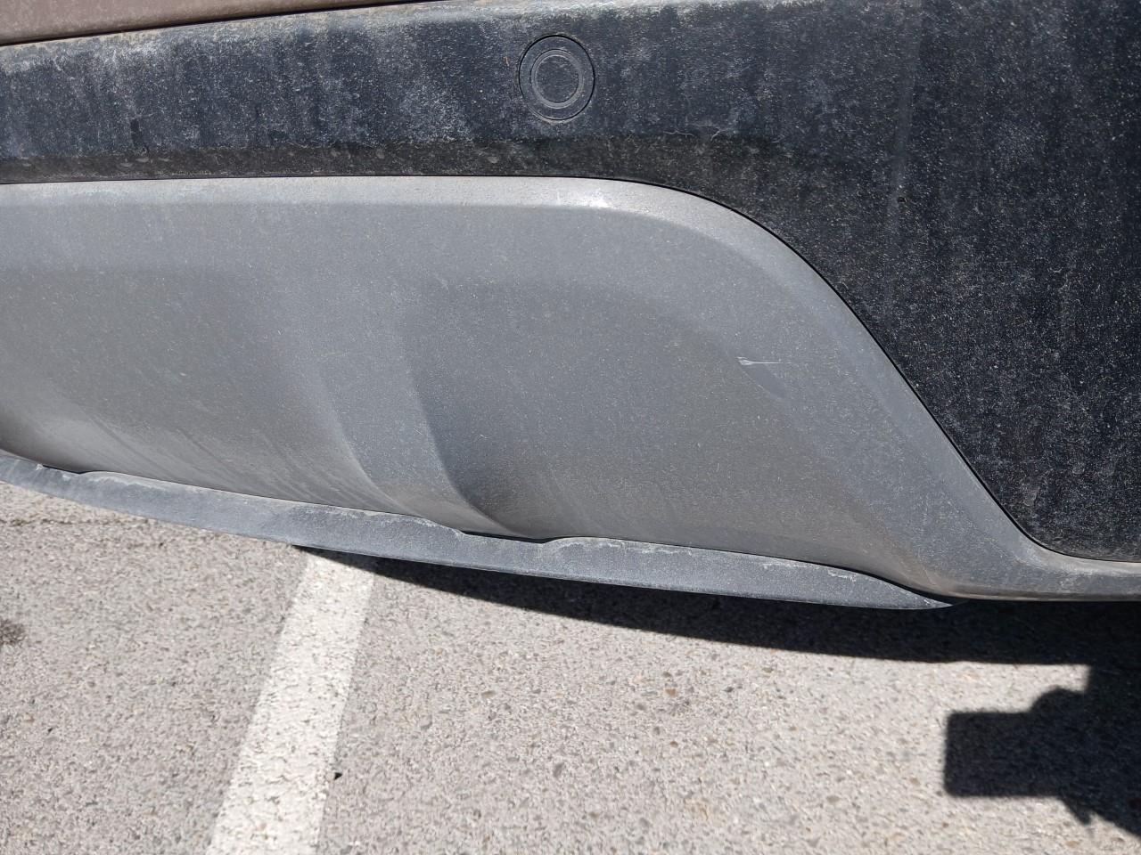 Daño en moldura parachoque Del Arañazo profundo Arañazo profundo