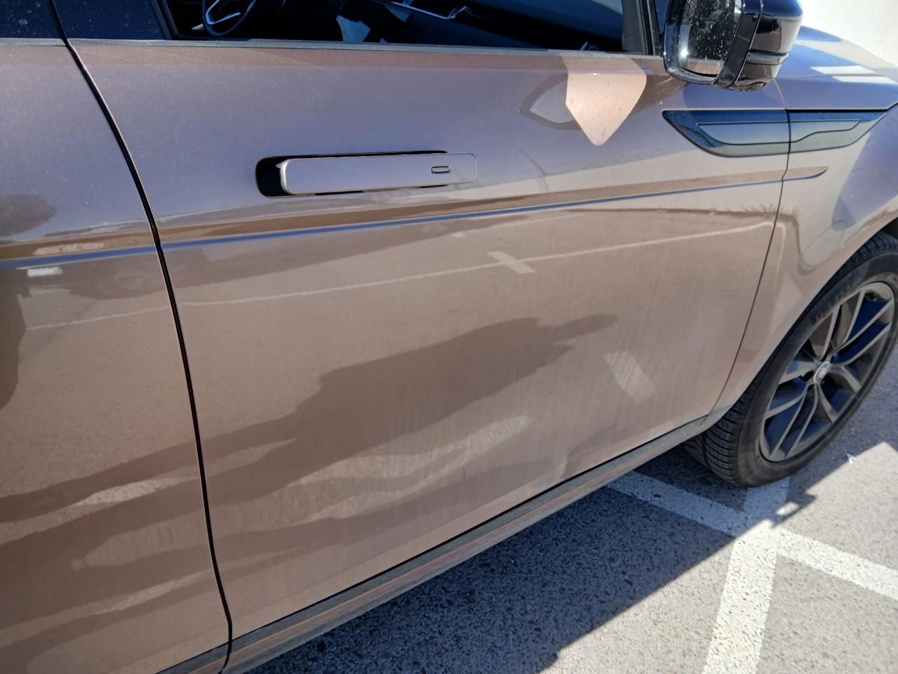 Daño en Puerta delantera derecha Golpe carrocería Golpe carrocería