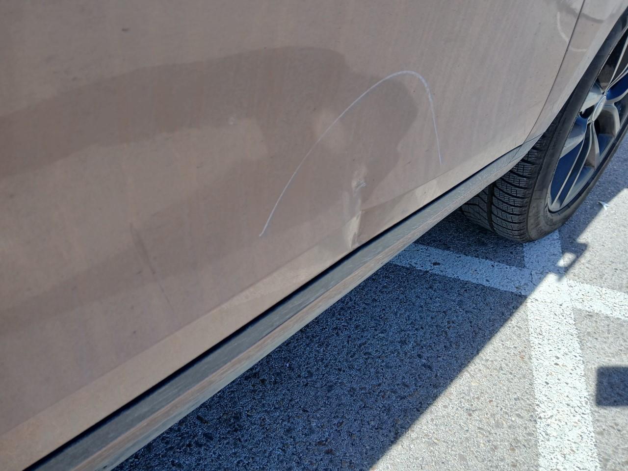Daño en Puerta delantera derecha Golpe carrocería Golpe carrocería