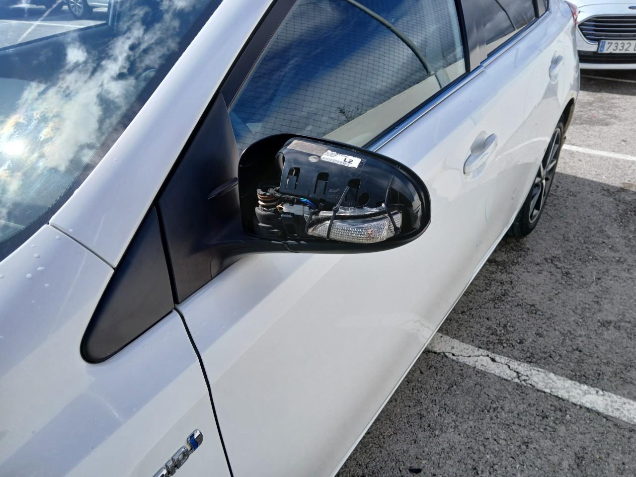 Daño en Retrovisor izquierdo Roto Roto
