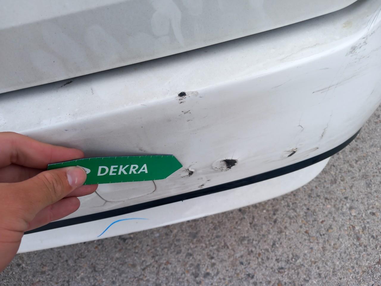 Daño en Parachoque trasero Golpe carrocería Golpe carrocería