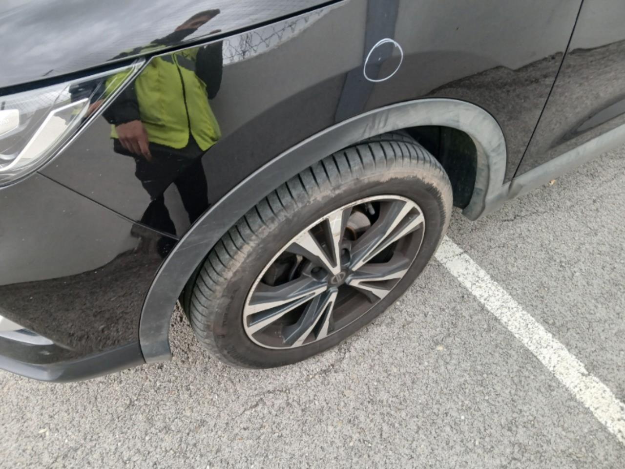 Daño en Llanta Golpe carrocería Golpe carrocería