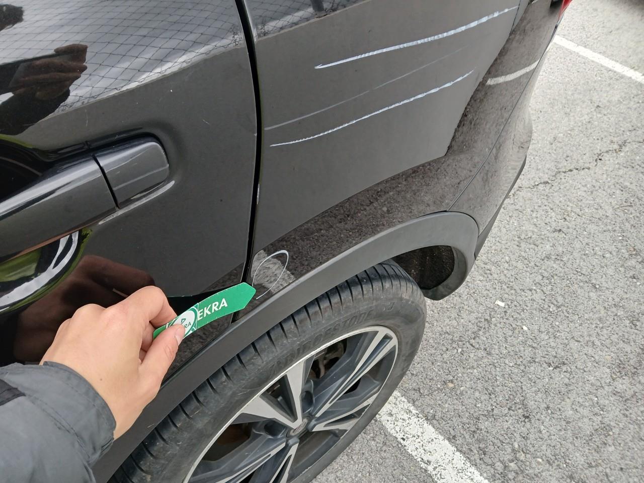 Daño en Aleta trasera izquierdo Golpe carrocería Golpe carrocería