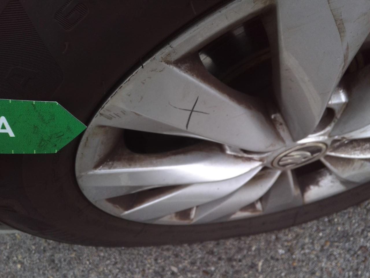 Daño en Llantas de aleación Golpe carrocería Golpe carrocería