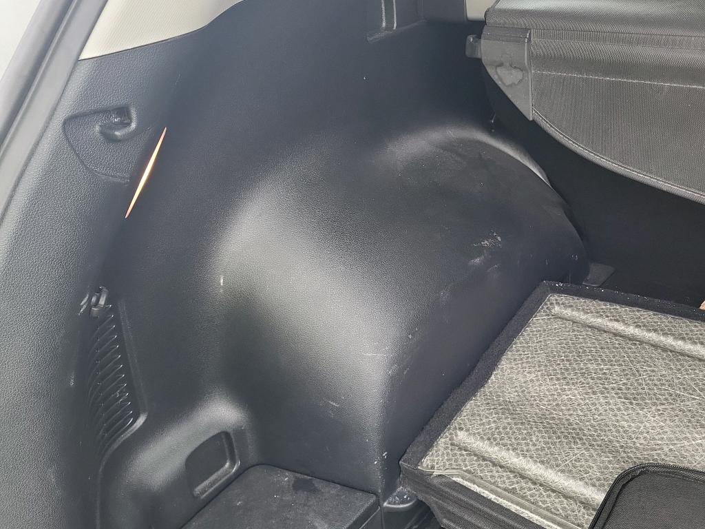 Daño en guarni maletero Arañazo ligero Arañazo ligero