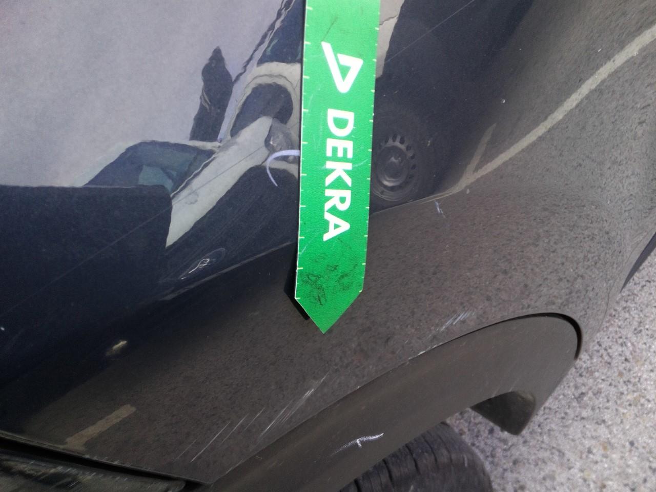 Daño en Puerta trasera derecha Golpe carrocería Golpe carrocería