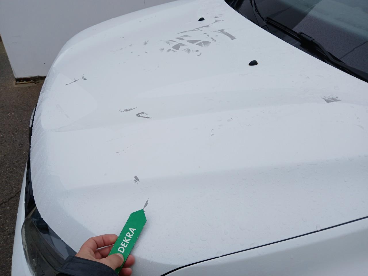 Daño en capo Golpe carrocería Golpe carrocería