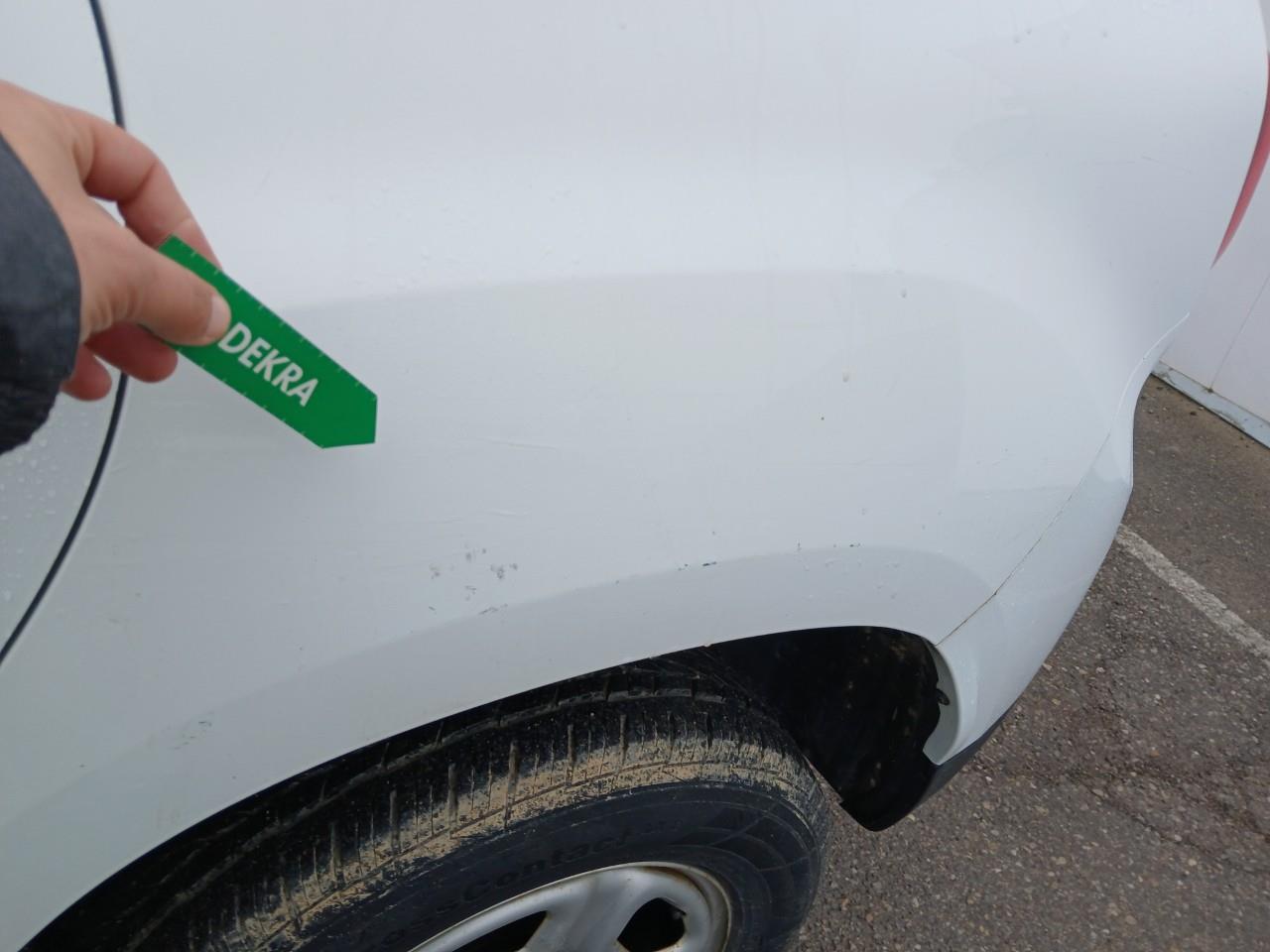 Daño en Aleta trasera izquierdo Golpe carrocería Golpe carrocería