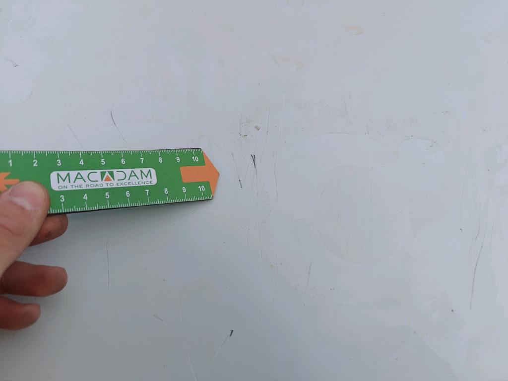 Daño en capo hundido hundido
