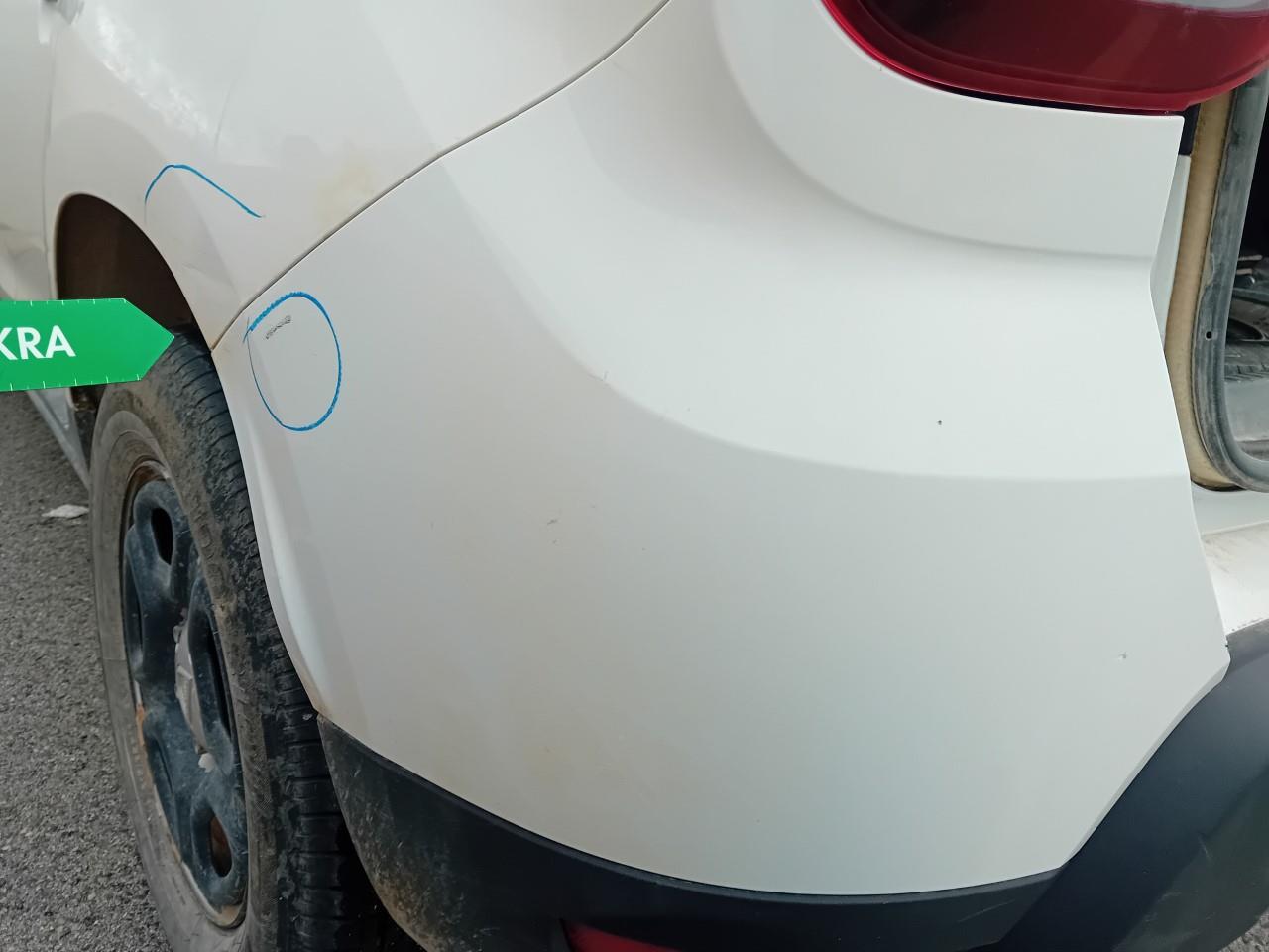 Daño en Parachoque trasero Arañazo profundo Arañazo profundo
