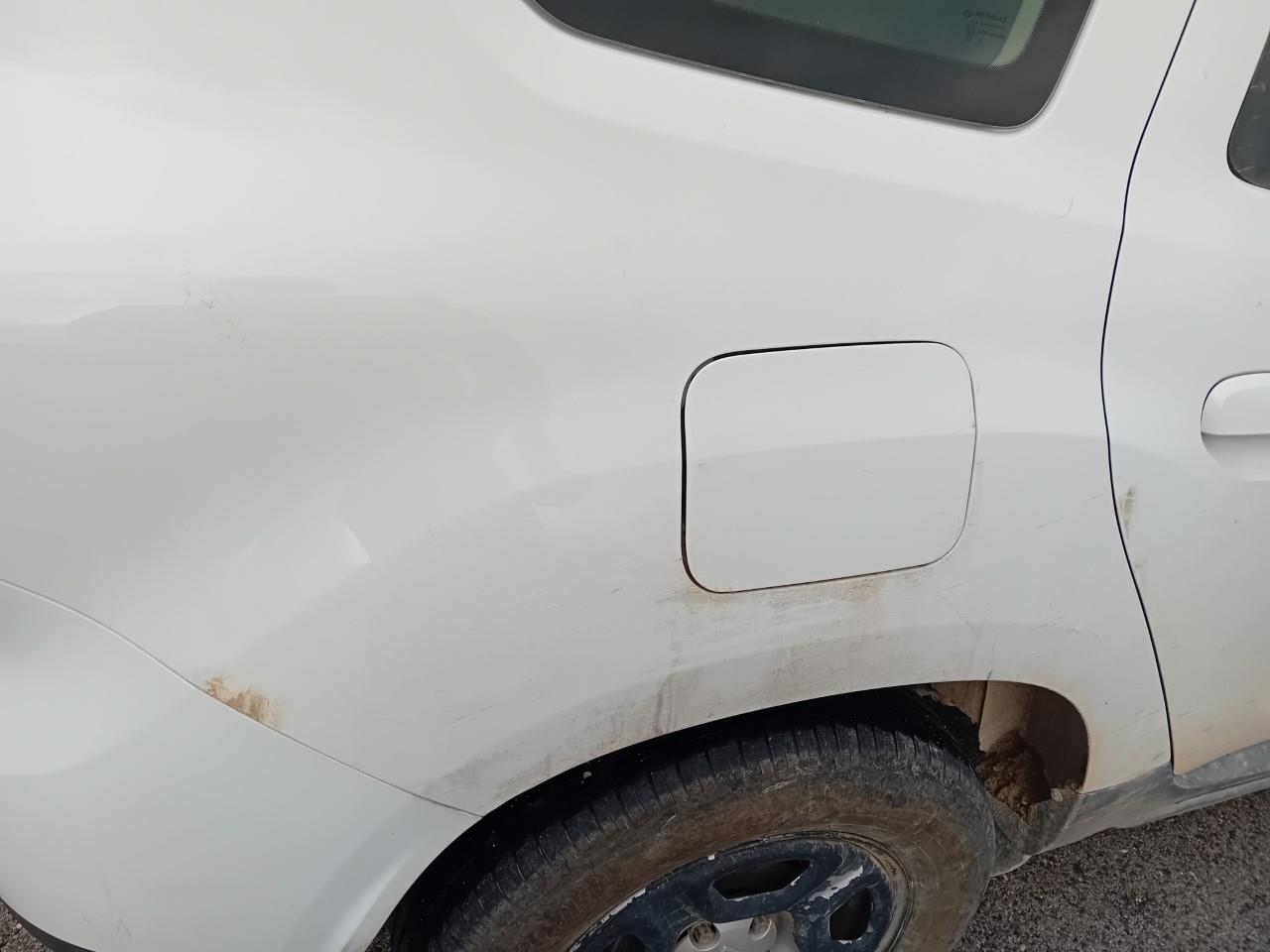 Daño en Aleta trasera derecha Golpe carrocería Golpe carrocería
