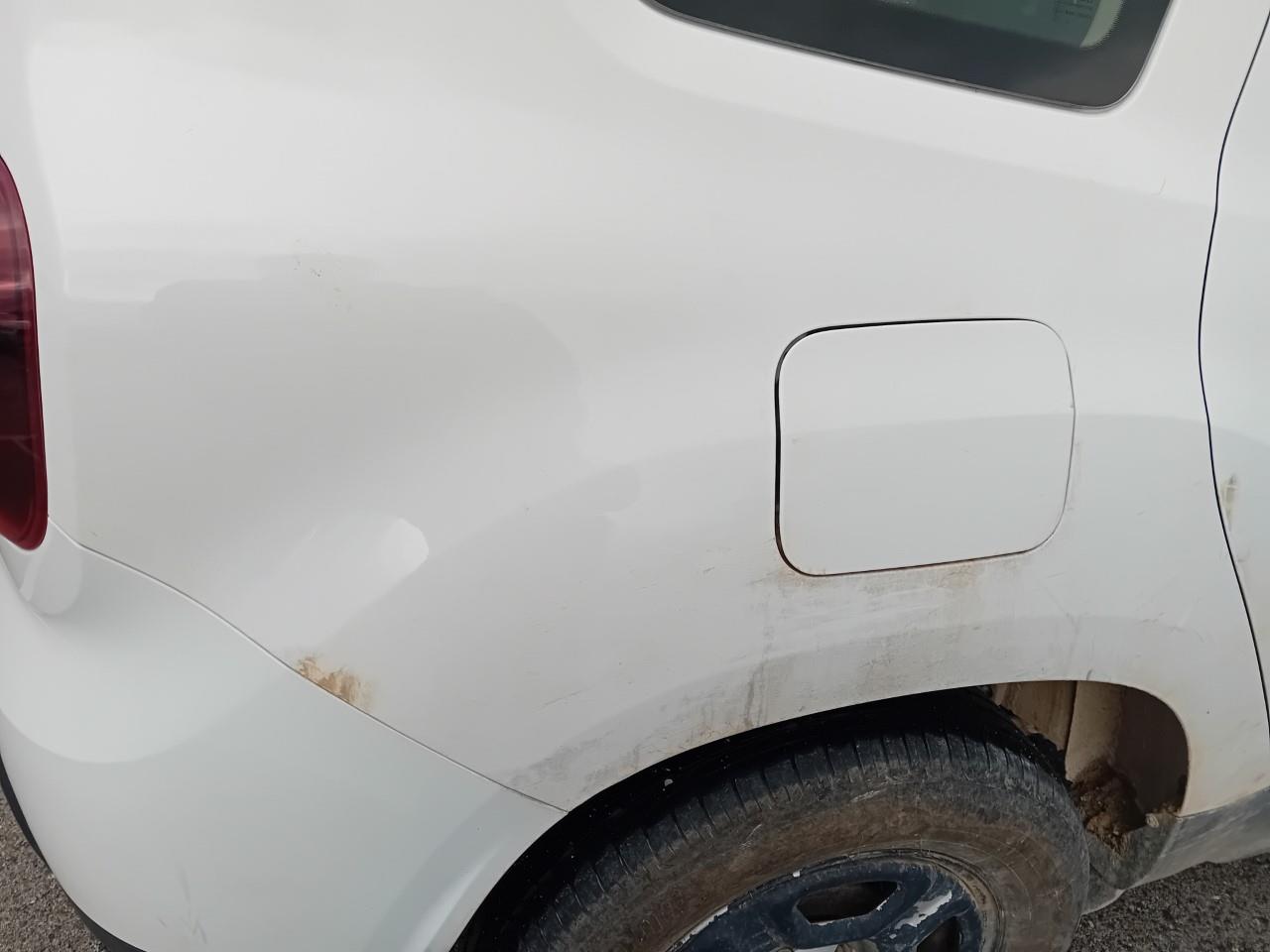 Daño en Aleta trasera derecha Golpe carrocería Golpe carrocería