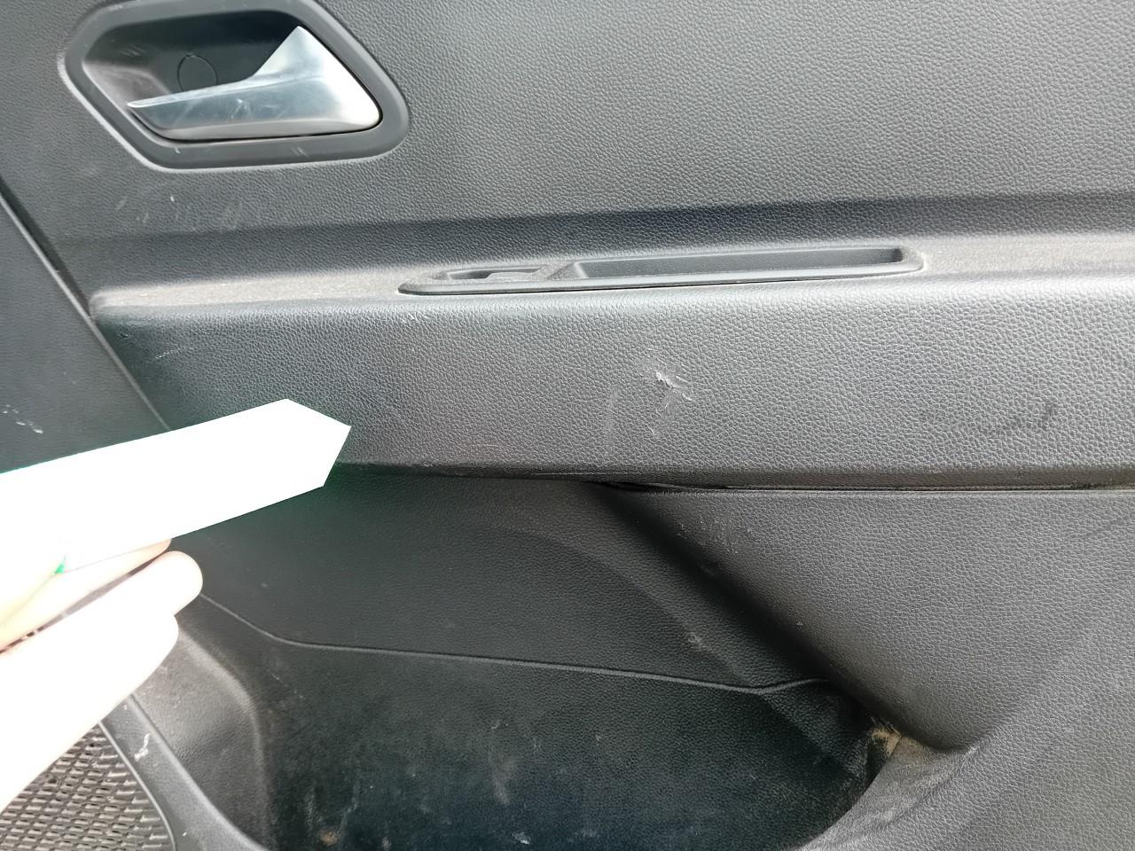Daño en Guarnecido puerta Arañazo profundo Arañazo profundo
