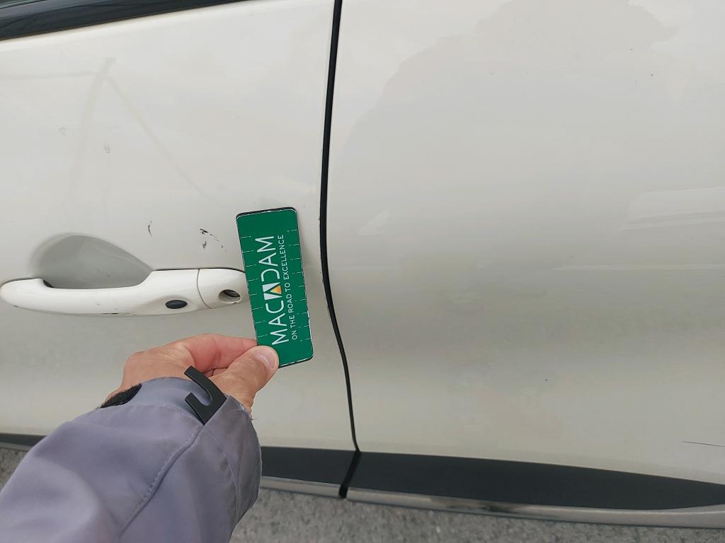 Daño en Puerta delantera izquierda Arañazo ligero Arañazo ligero