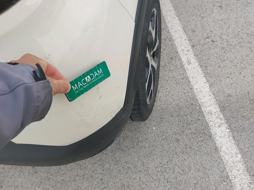 Daño en moldura Arañazo ligero Arañazo ligero