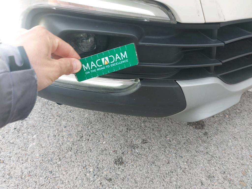 Daño en moldura parachoque Tr Suelto Suelto