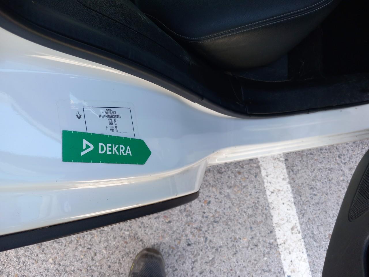 Daño en alto de puerta Golpe carrocería Golpe carrocería