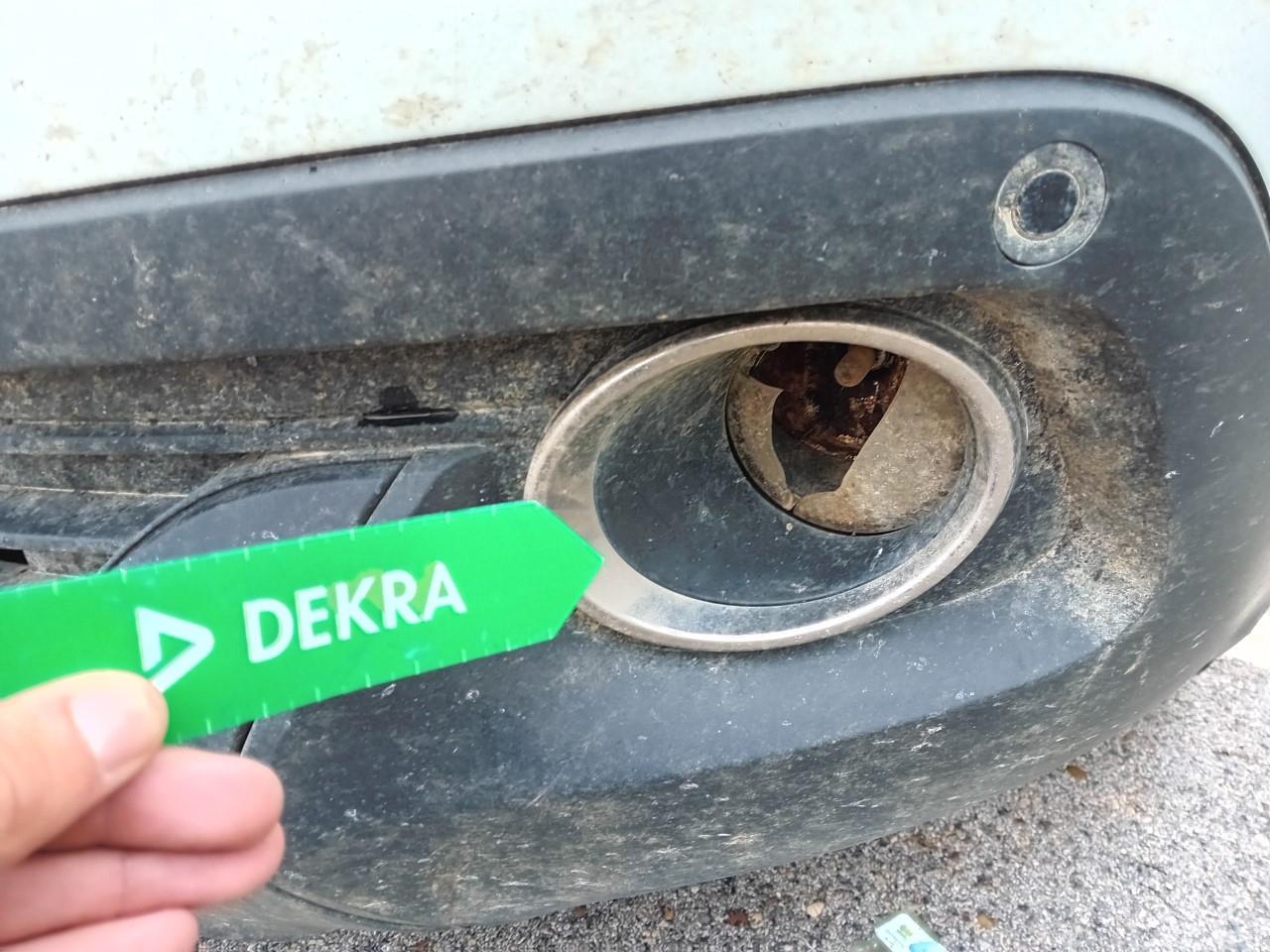 Daño en Antiniebla Roto Roto