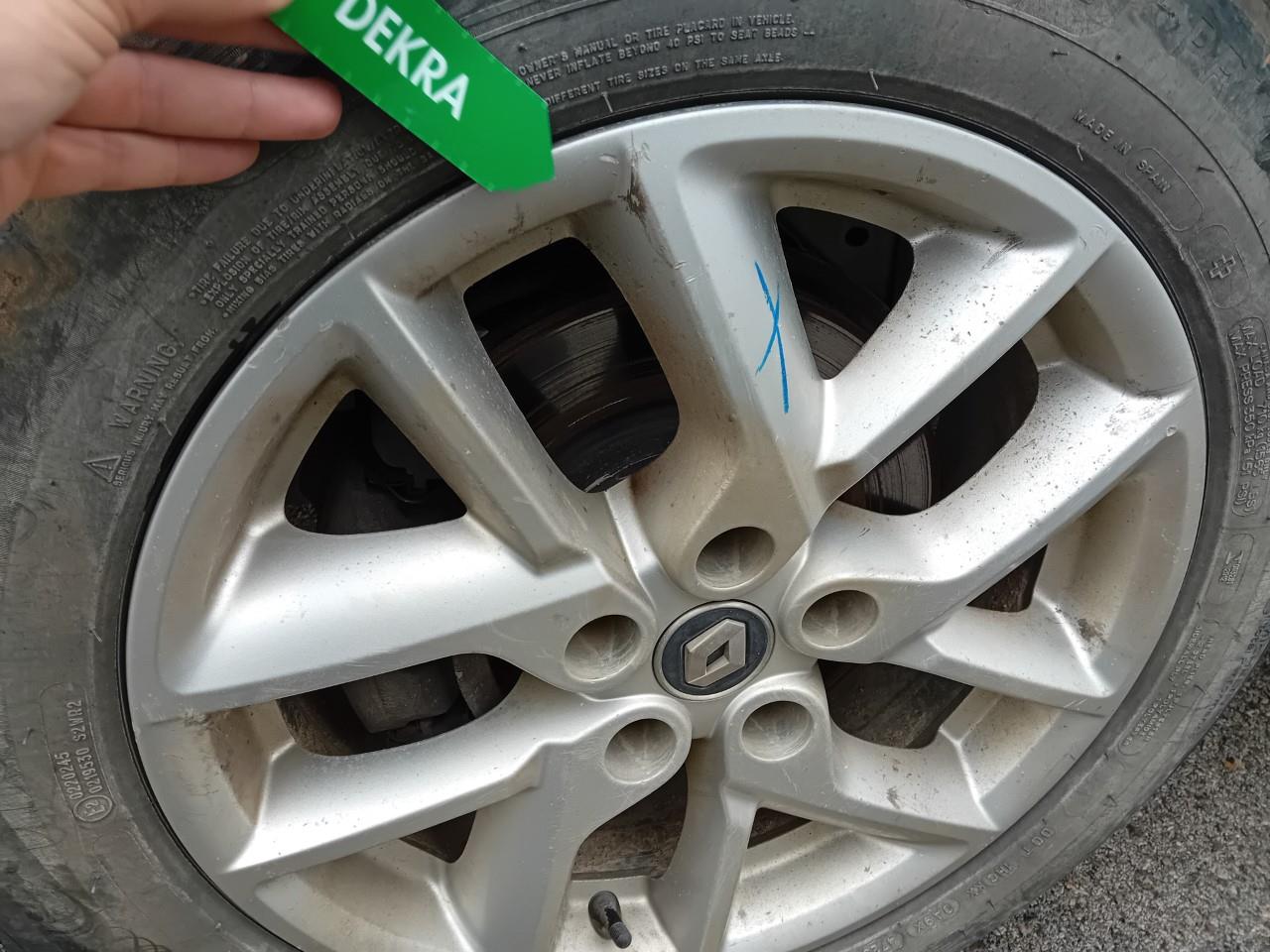 Daño en Llantas de aleación Golpe carrocería Golpe carrocería