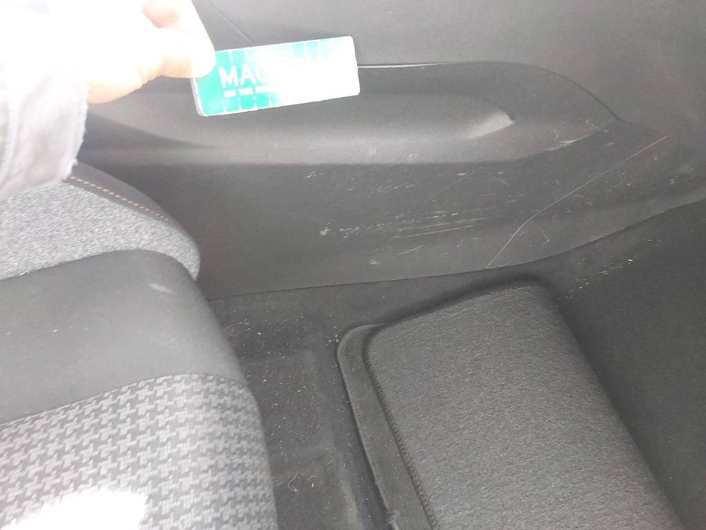 Daño en Consola central Arañazo ligero Arañazo ligero