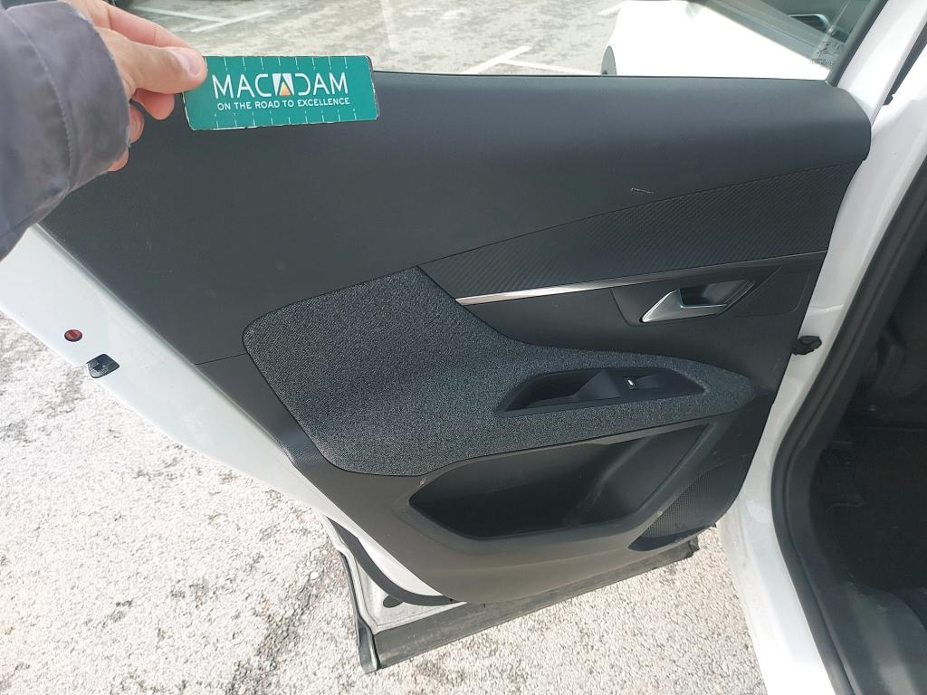 Daño en Guarnecido puerta Arañazo ligero Arañazo ligero