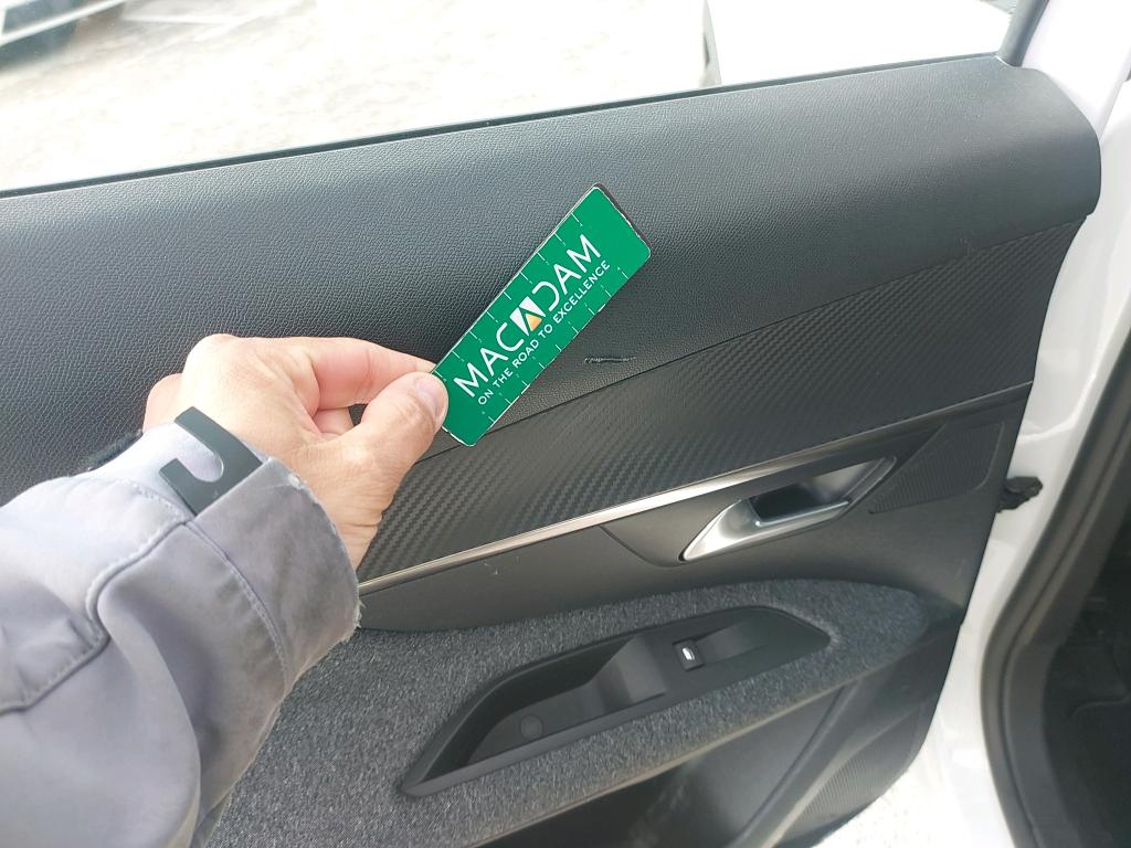 Daño en Guarnecido puerta Arañazo ligero Arañazo ligero