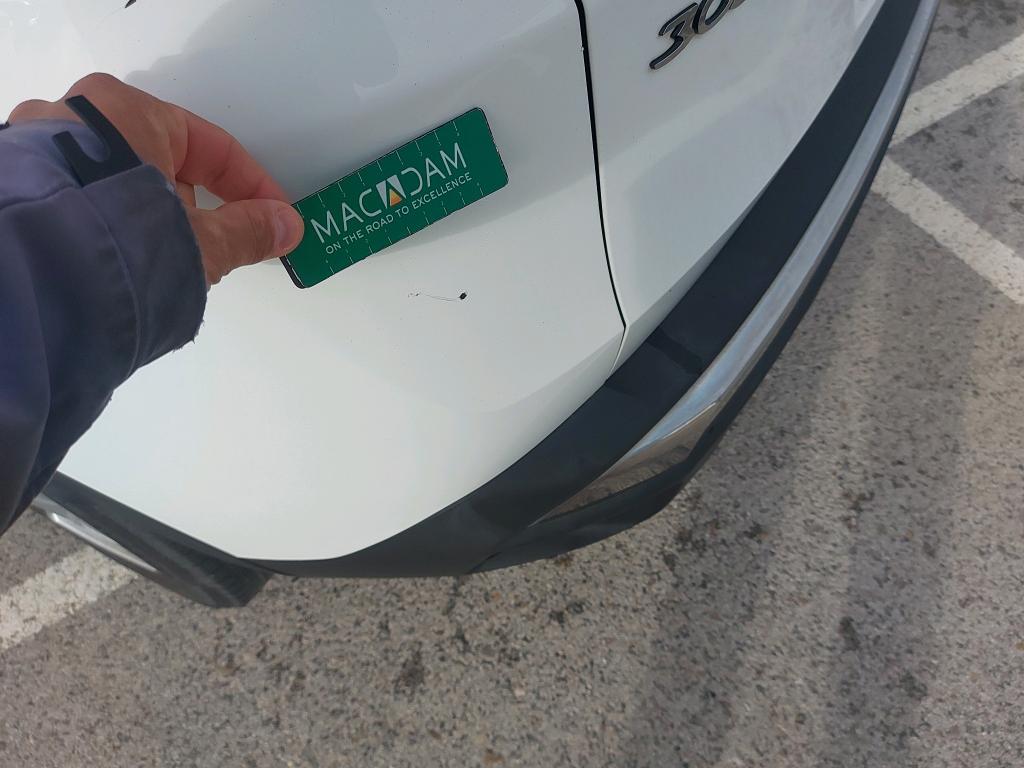 Daño en moldura Arañazo ligero Arañazo ligero