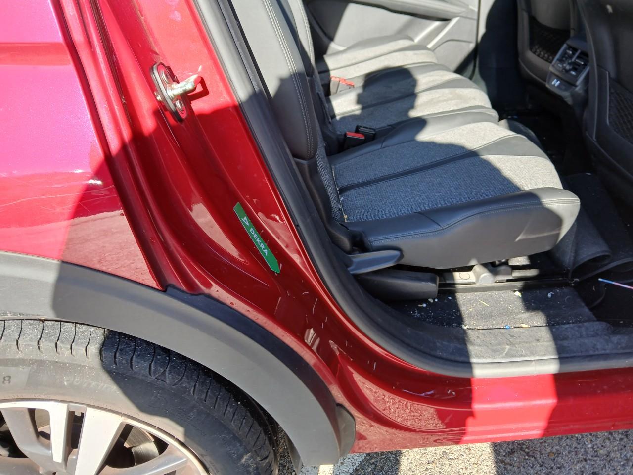 Daño en alto de puerta Golpe carrocería Golpe carrocería