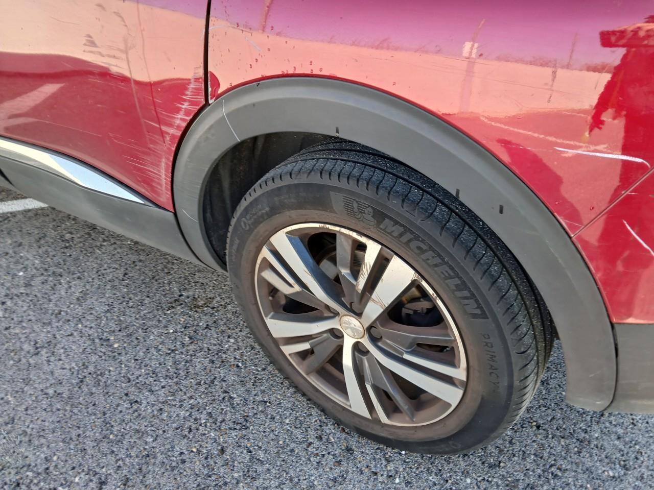 Daño en Llanta Golpe carrocería Golpe carrocería