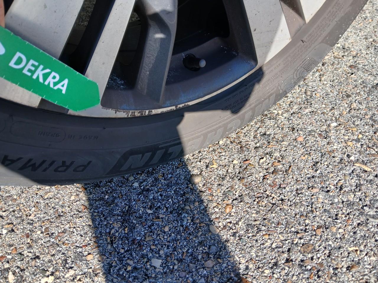 Daño en Llanta Golpe carrocería Golpe carrocería