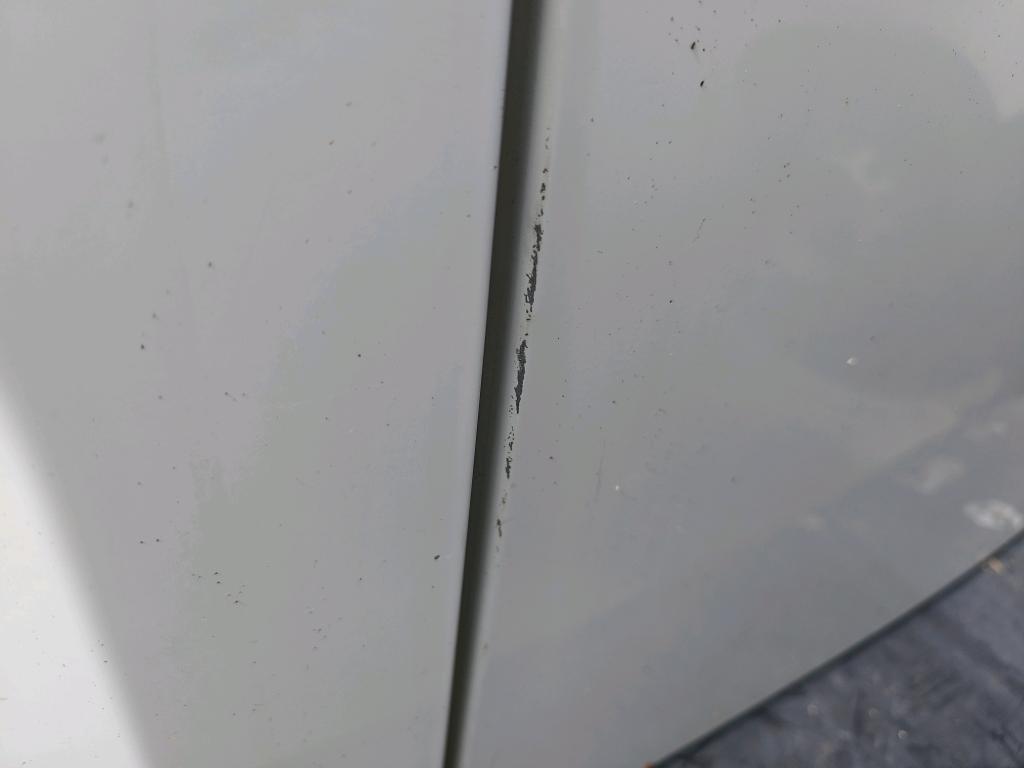 Daño en Puerta Tr Arañazo ligero Arañazo ligero