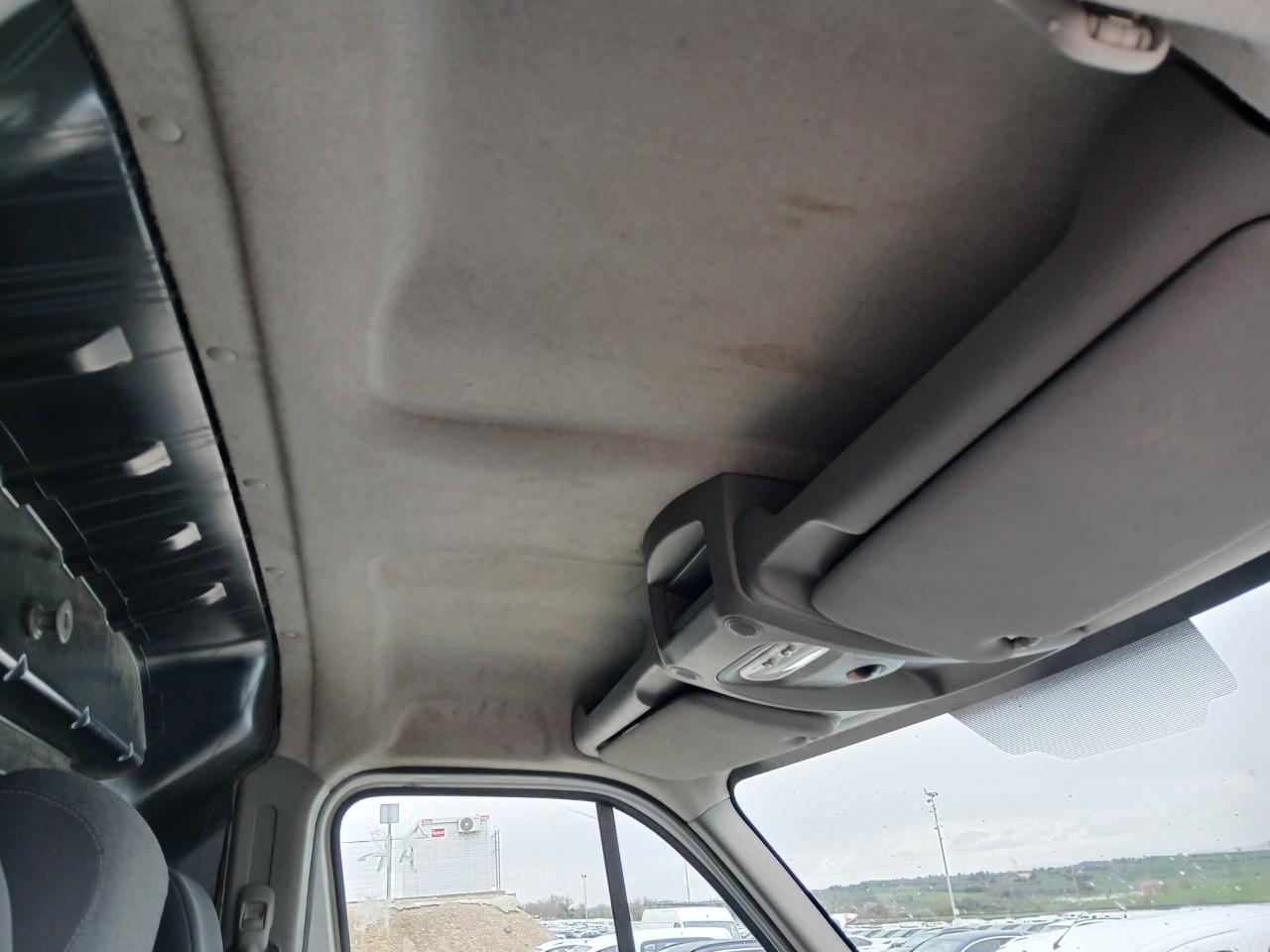 Foto Nissan NV400 9