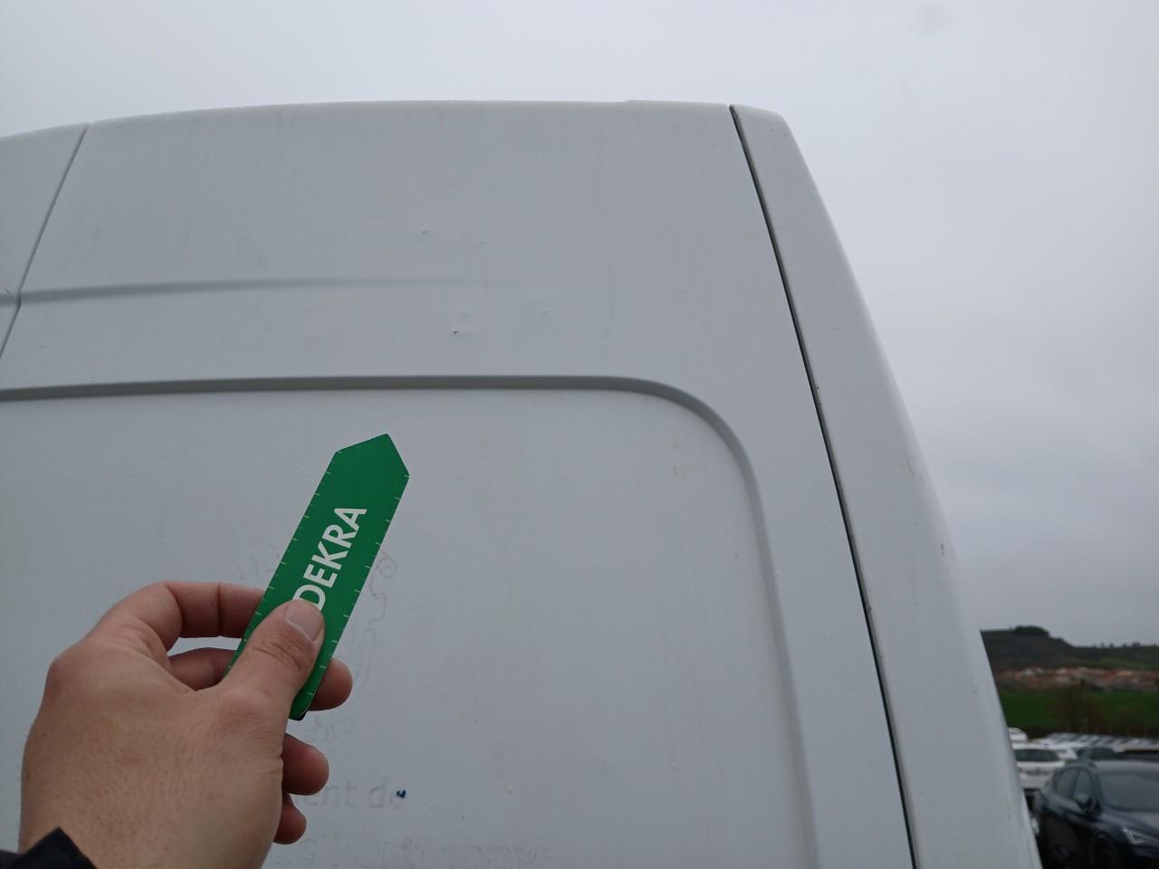 Daño en Puerta trasera derecha Golpe carrocería Golpe carrocería