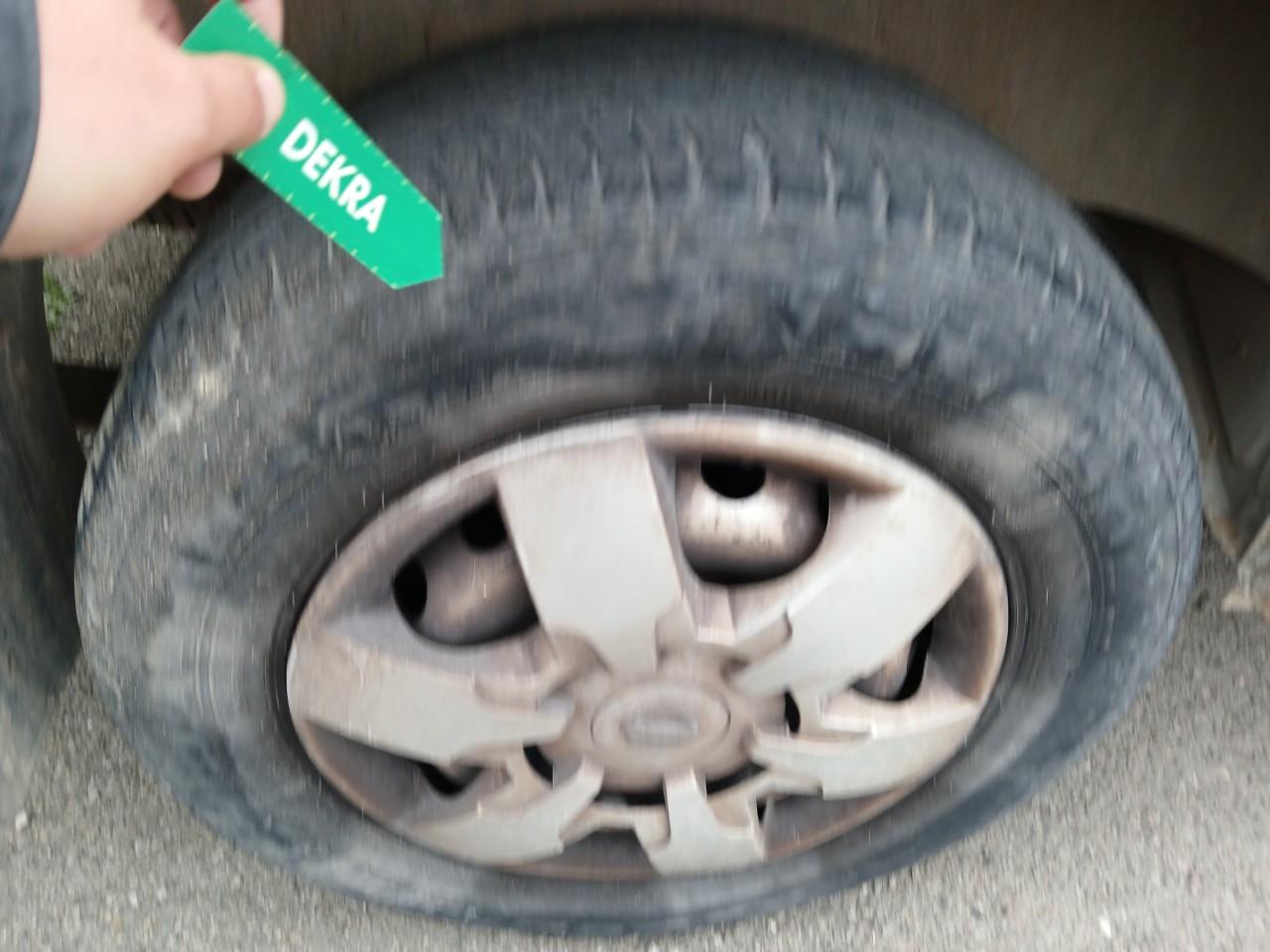 Daño en Tapacubos Arañazo profundo Arañazo profundo