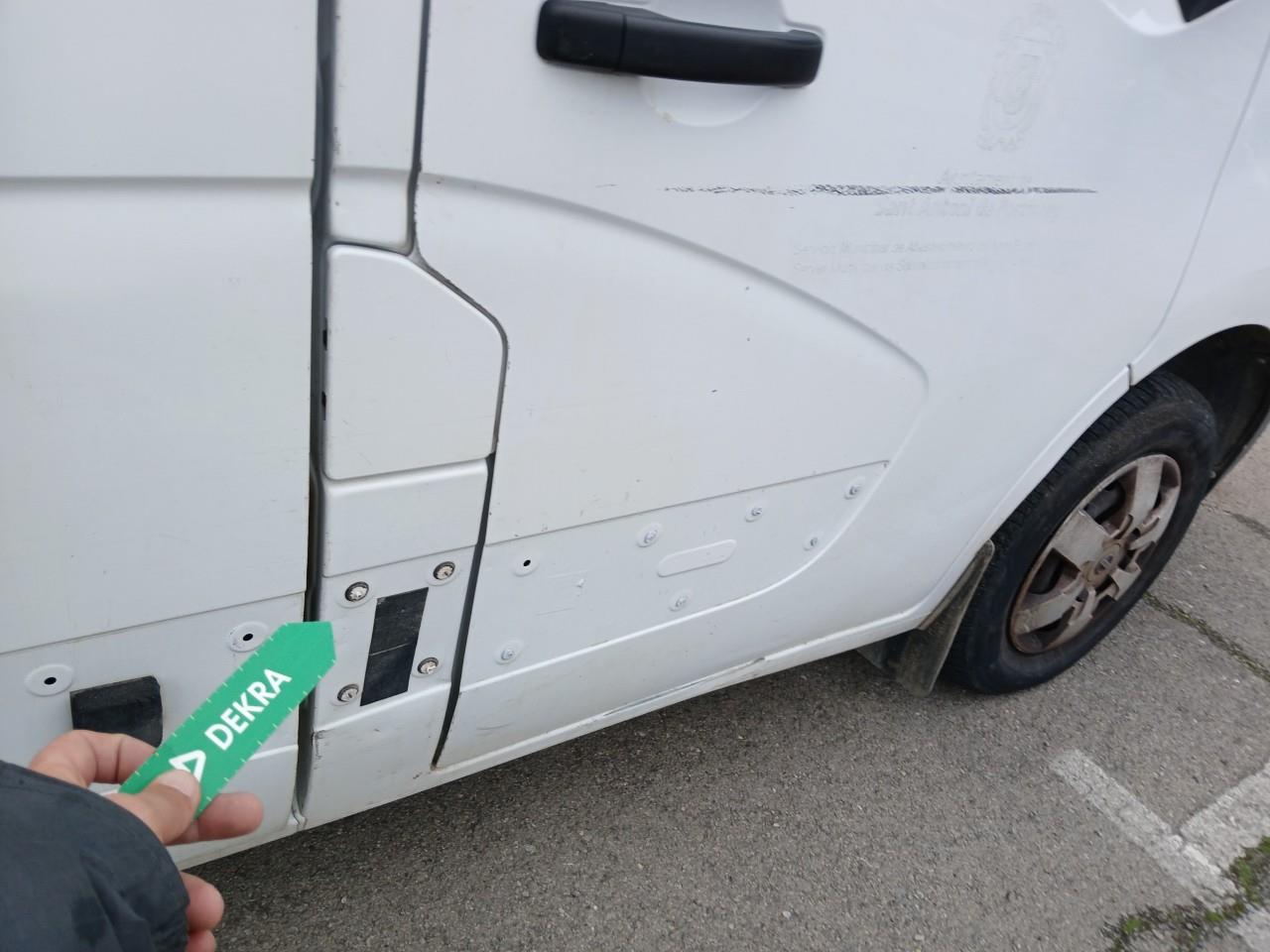 Daño en Embellecedor de puerta Faltante Faltante