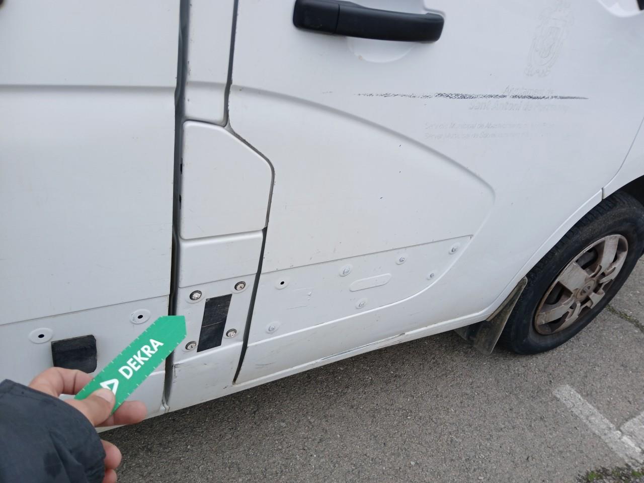 Daño en Embellecedor de puerta Faltante Faltante