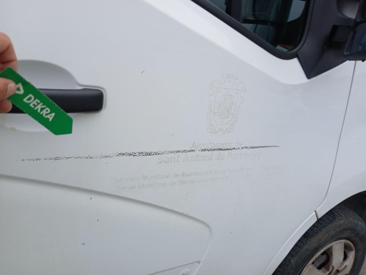 Daño en Puerta delantera derecha Golpe carrocería Golpe carrocería