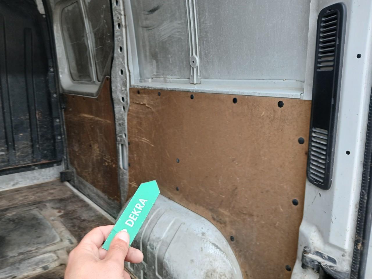 Daño en Aleta trasera derecha Roto Roto