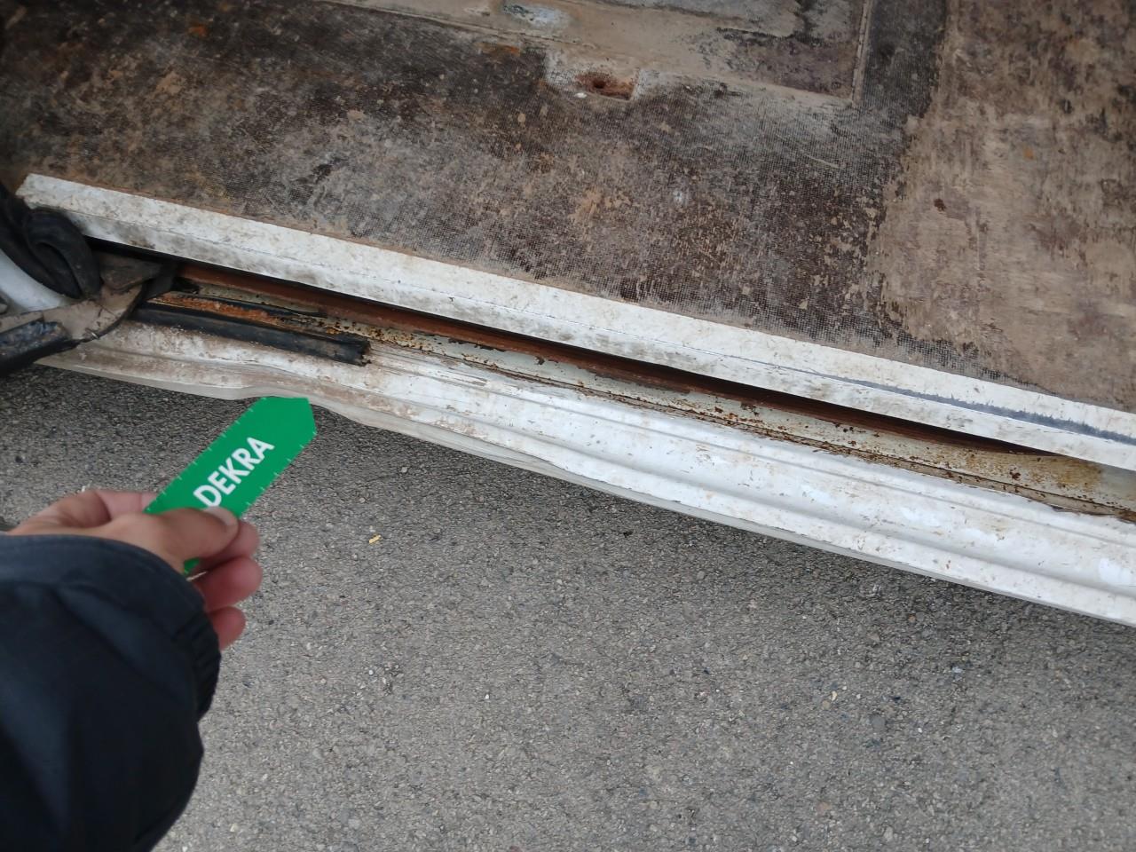 Daño en alto de puerta Golpe carrocería Golpe carrocería