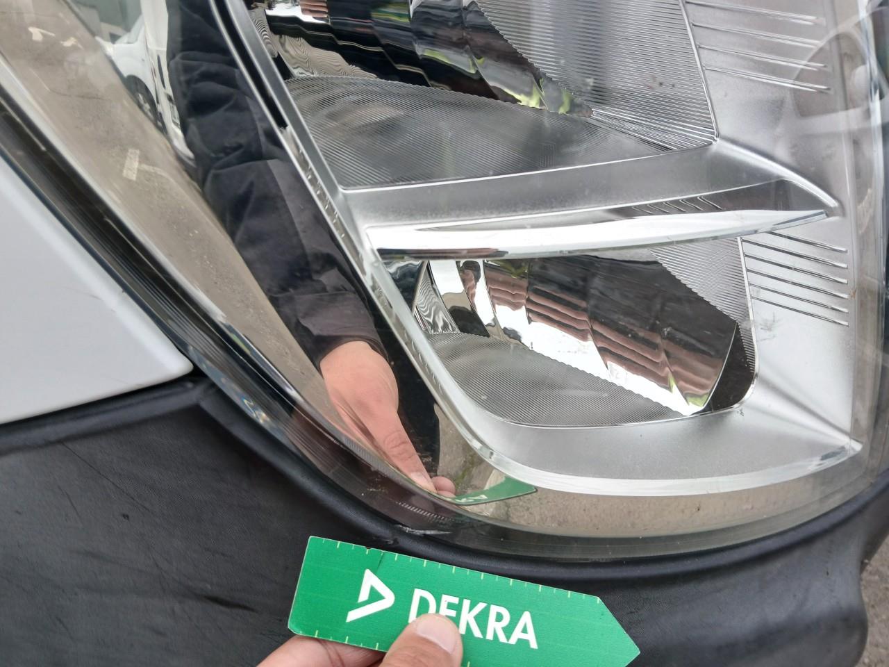 Daño en Optico delantero derecho Roto Roto