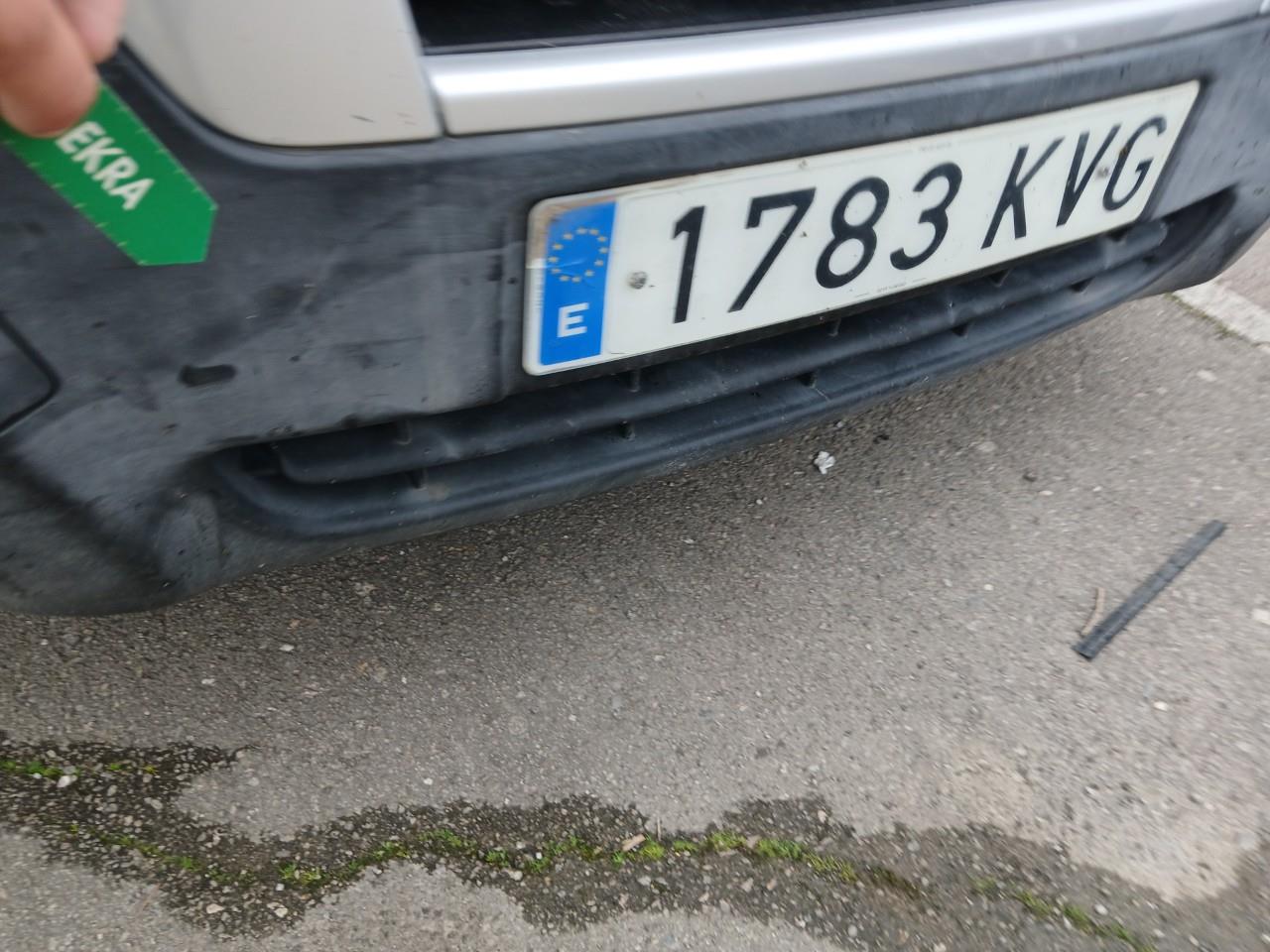 Daño en parachoque delantero Golpe carrocería Golpe carrocería