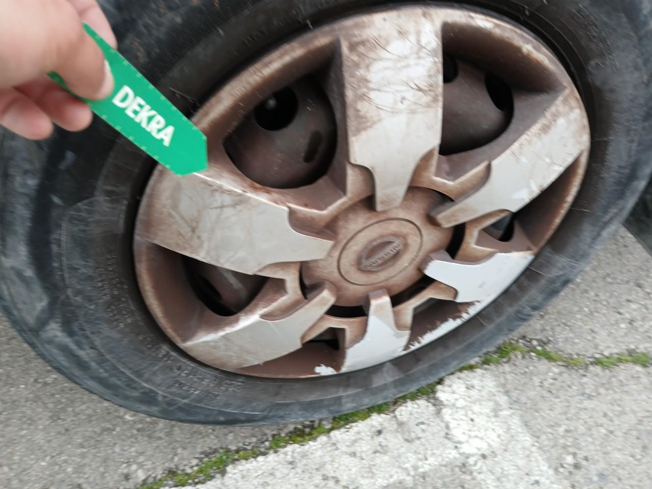 Daño en Tapacubos Roto Roto
